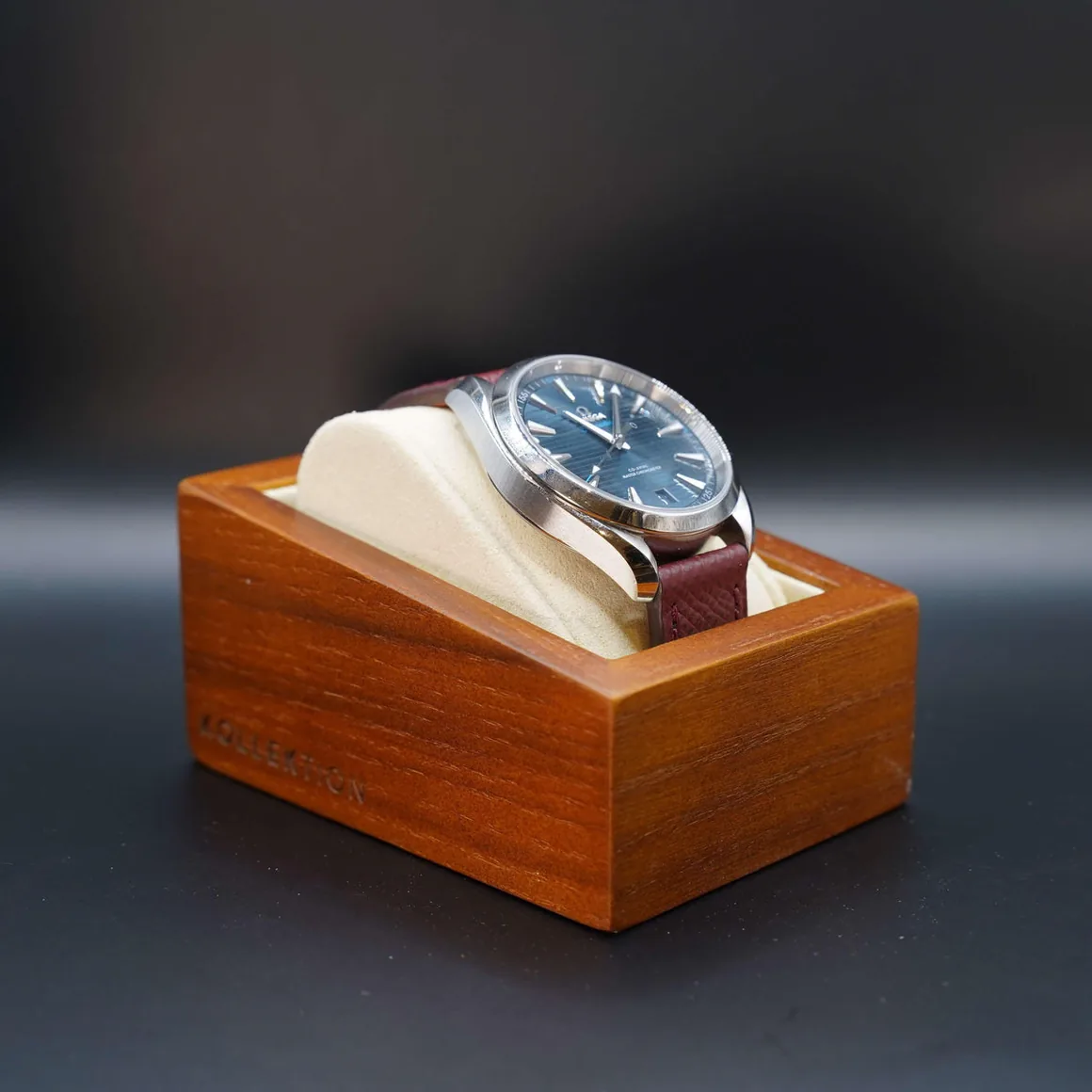 Typ.A beige watch display case